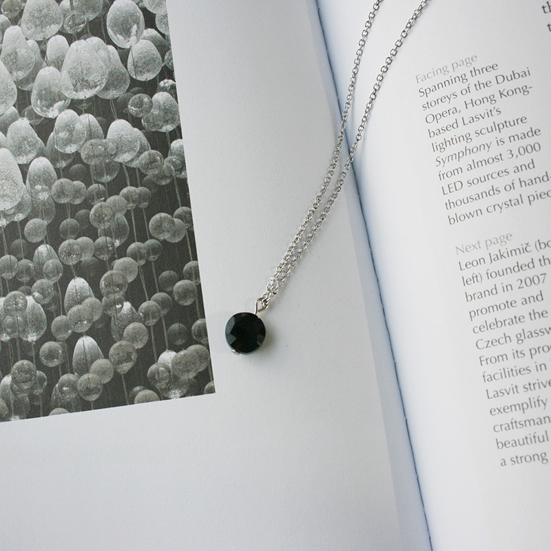 simple onyx necklace