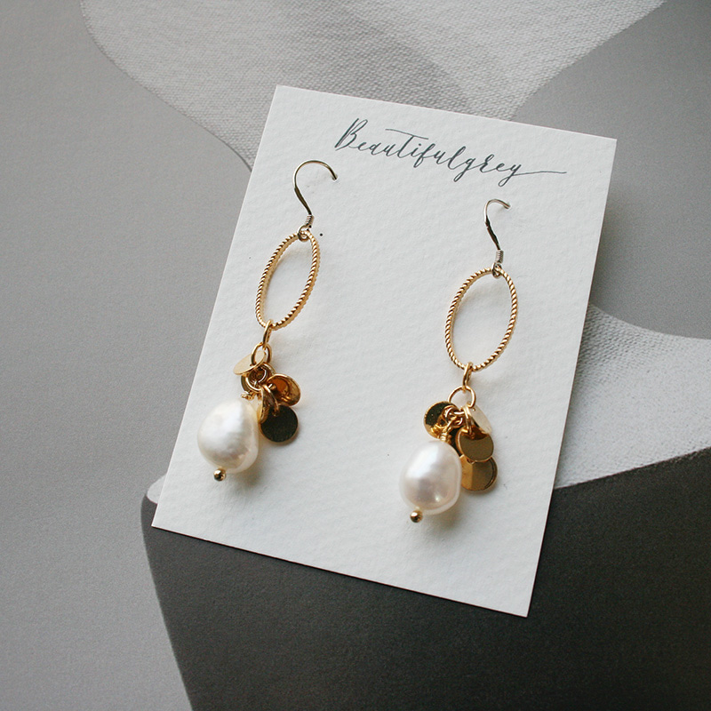 dangling gold earrings