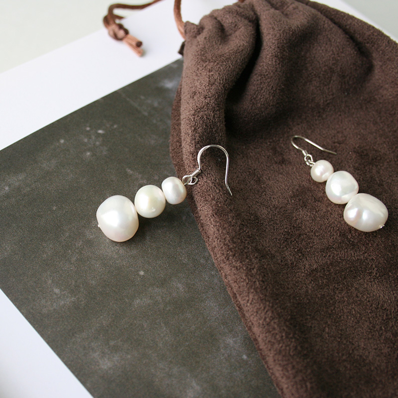 macadamia pearl earrings