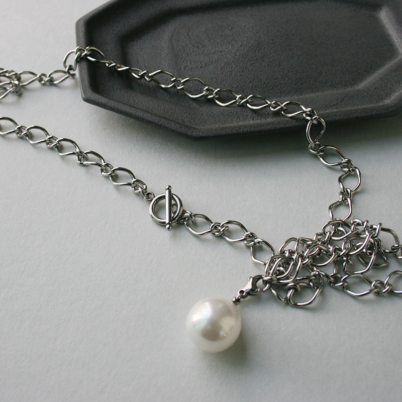 curvy chain necklace