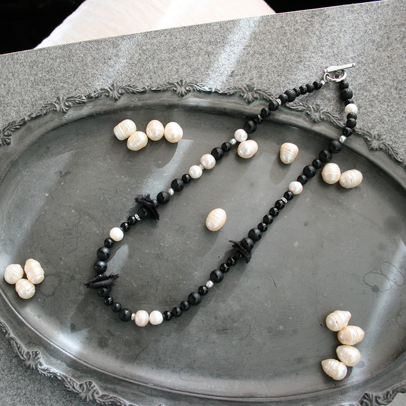shining black onyx necklace