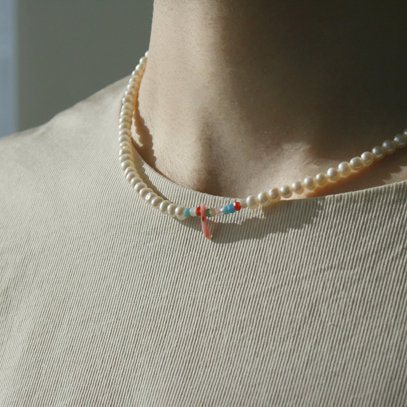 [along the lake] pearly pop necklace