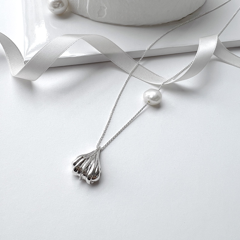 cream drop &amp; pearl necklace